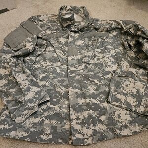 Military Coat Army Combat Uniform  Camouflage Pattern Size S Short Jacket Used.